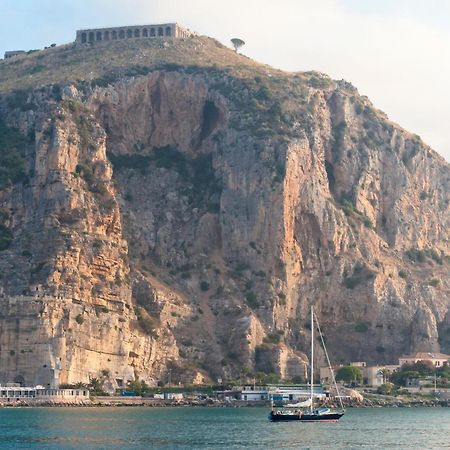 Appartamento Il Giglio Terracina Esterno foto